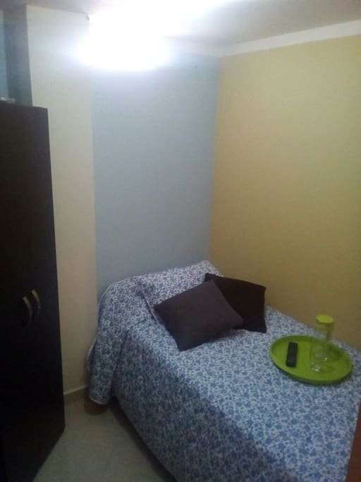 Alcoba 2 (armario - sofa cama x 2)