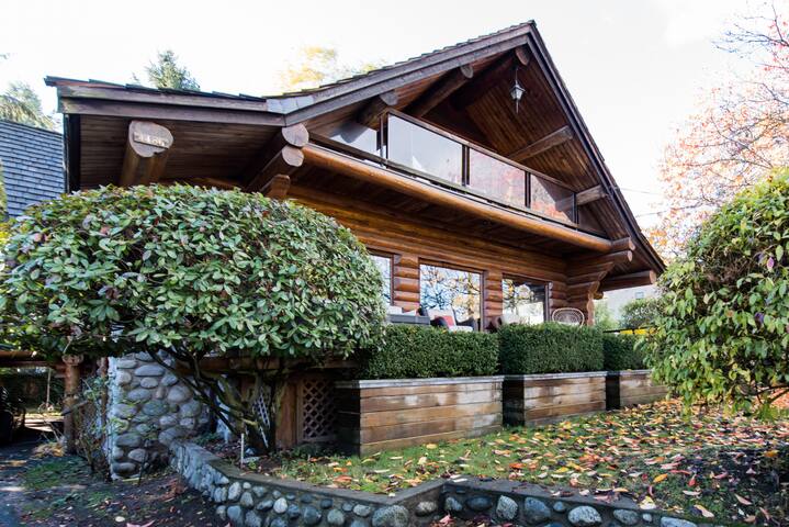 Beachfront Loghouse gallery image 3