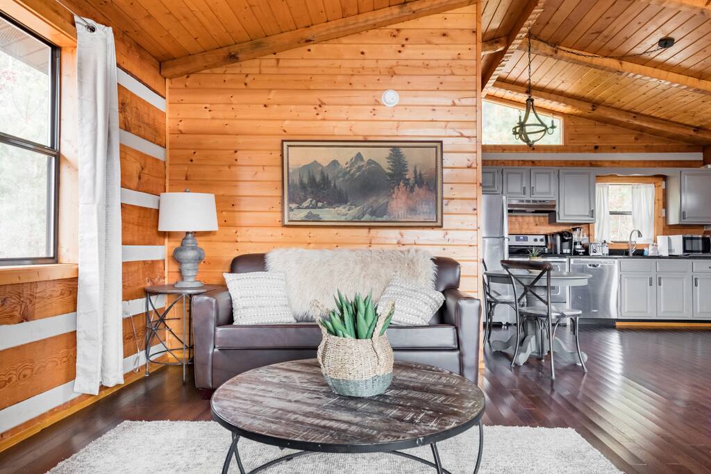 Renovated Hillside Cabin Close To Downtown Gatlinburg Cabins For