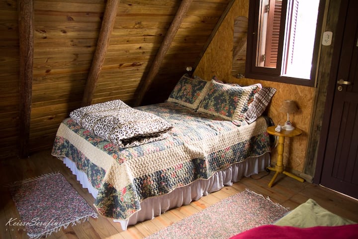 Dormitorio de la pareja en la cabaña (privada)