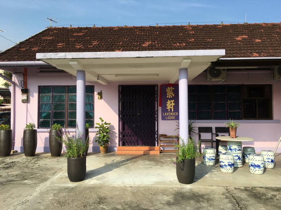 Exterior view of Lavender Lodge
