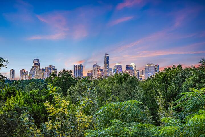SoCo Heated Pool w Rooftop Hot Tub and City Views gallery image 3