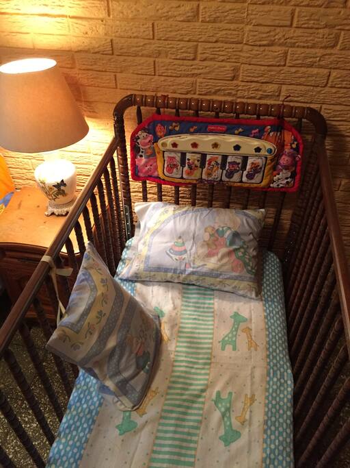 Cuna con musical y silla para bebe