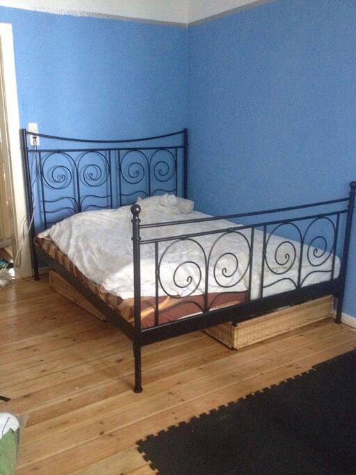 The room with a big dubble bed