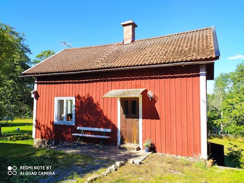 Successful Airbnb property: Close to the beach, cozy cottage in beautiful Bråbygden. in Oskarshamn