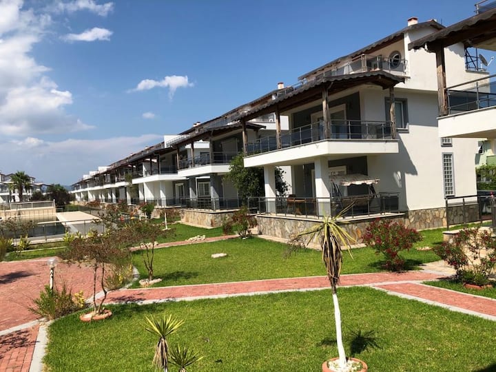Roza Villas Güzelçamlı Kuşadasında Havuzlu Triplex - Davutlar
