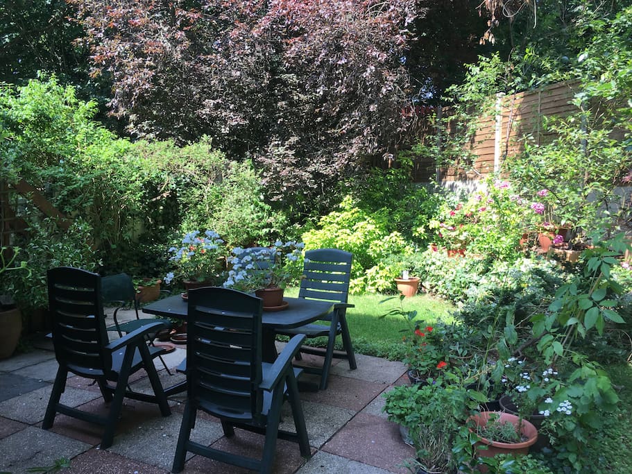 Private garden -shared access with house owner