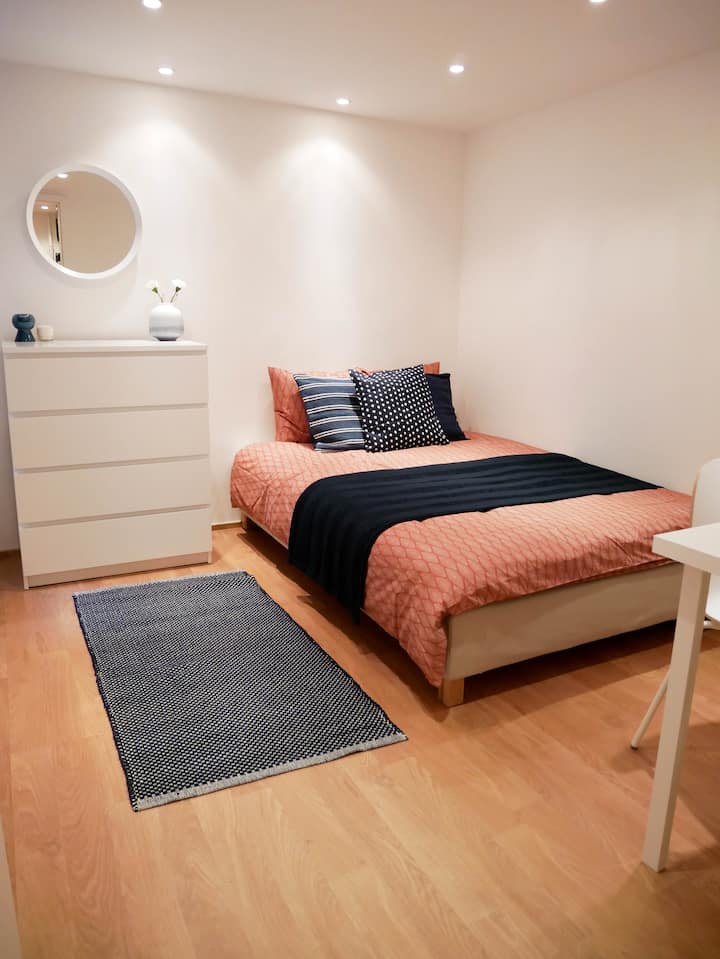 Прва спална соба долу