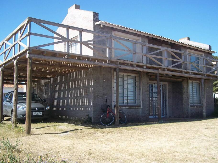 Parte trasera de la casa/estacionamiento