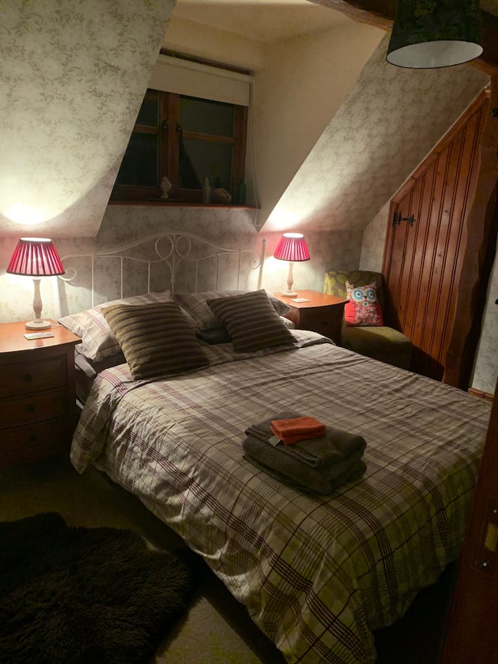 חדר זוגי נעים ומוכן להגעת ערב