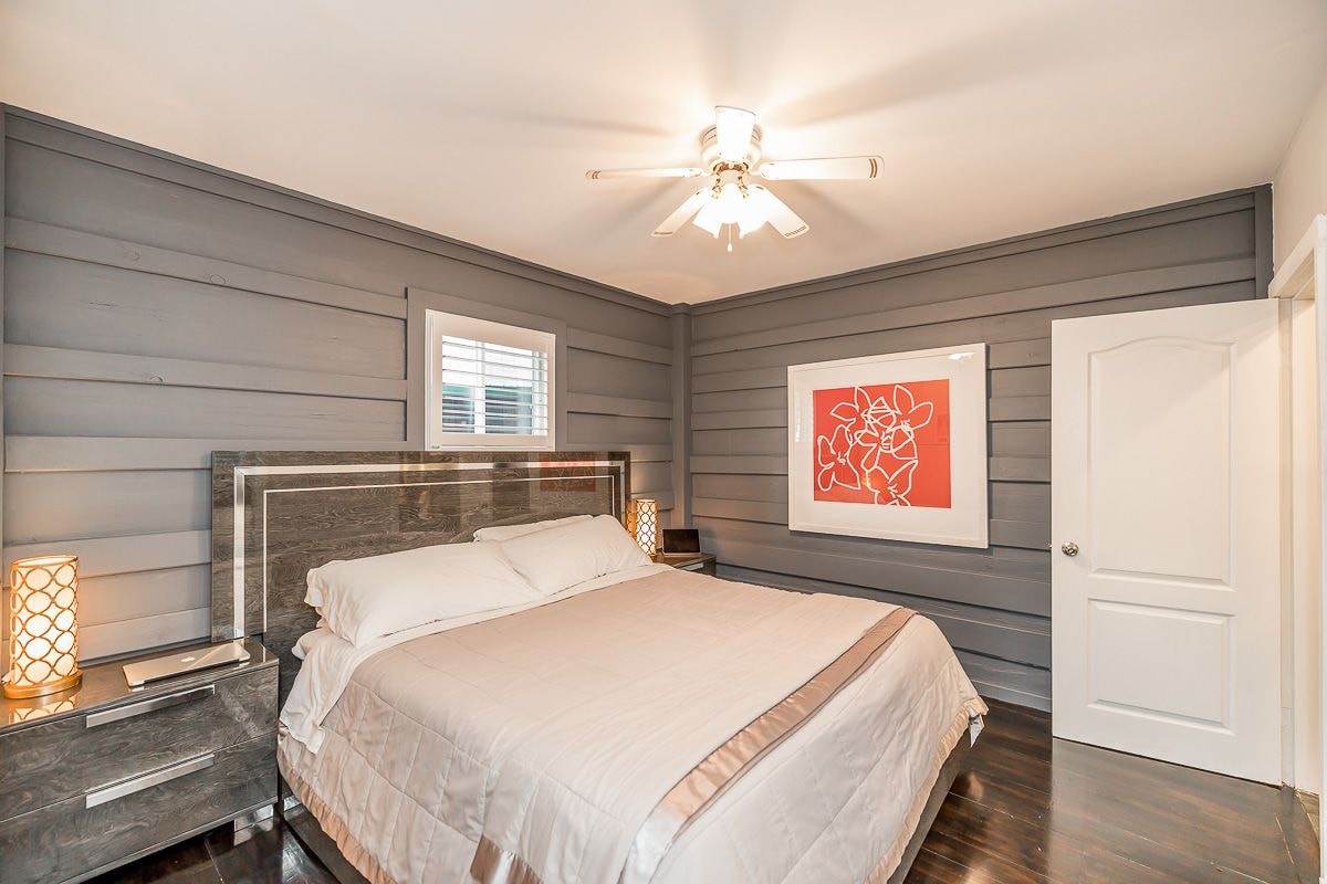 Hlavná spálňa s manželskou posteľou veľkosti King a super pohodlným matracom 