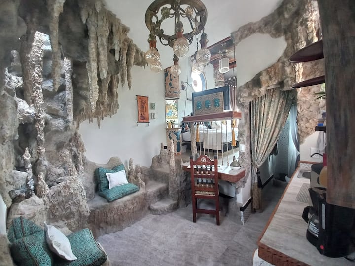 Mayan Kings Cenote Suite (10 minutes to Airport) Caves for Rent in