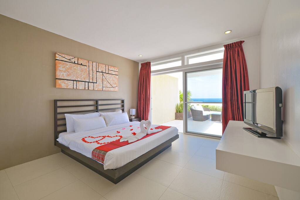 Oceanview Masterbedroom with terrace patio