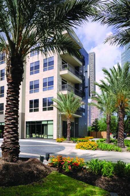 Easily accessible location right of Post Oak Blvd.