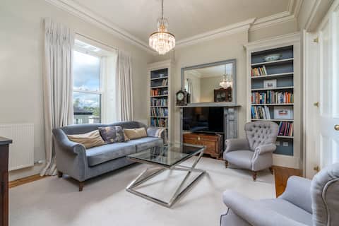 Top performing Airbnb: Period home with outstanding beach views in Ballsbridge