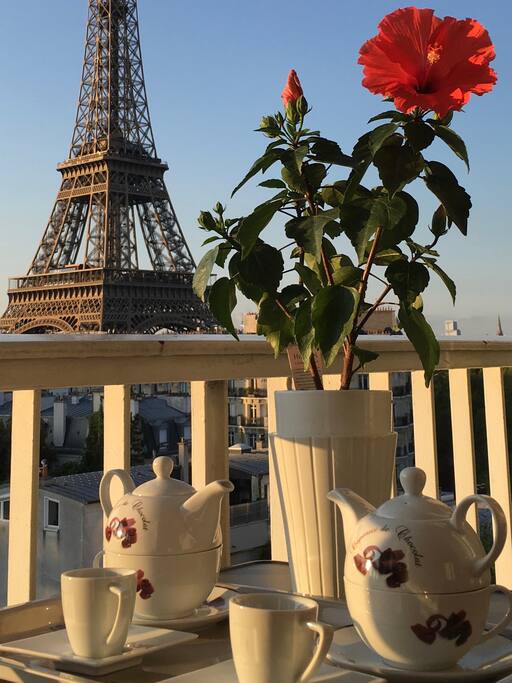 PETIT DEJEUNER AU BALCON