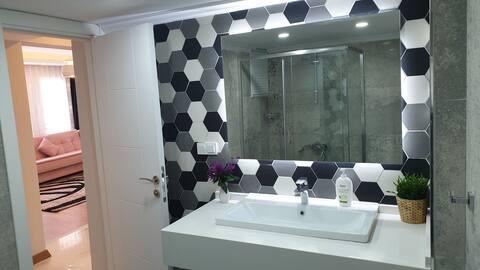 Lux Appartement Center of Kuşadası  200m to beach