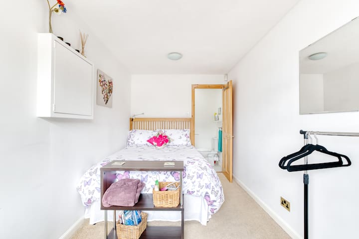 Comfy double bedroom with private en suite