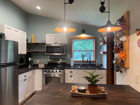 Charming Cozy "Little Dipper Cottage"