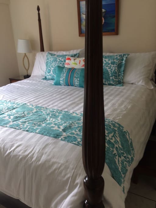 Bedroom with Queen Size Bed
