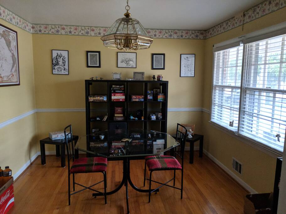 Small Dining/Game Room. Lots of board games available to play.