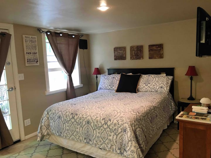 Little Locust Lodge (Studio Apt) - Paso Robles, CA