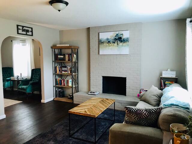 Cozy house 10 minutes north of downtown Springs