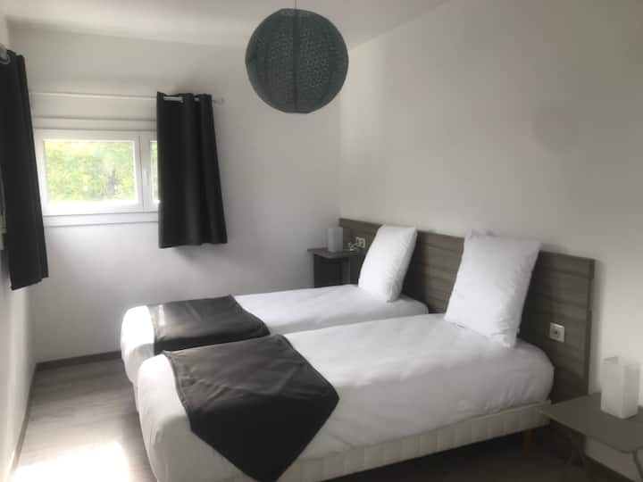 chambre grise - 2 lits