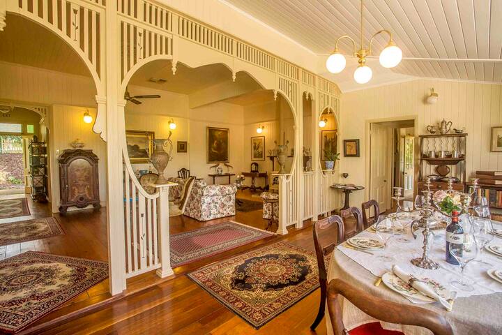 The Falls Montville Superb Queenslander Manor gallery image 5