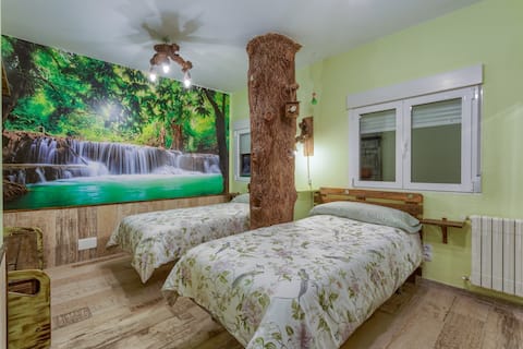 Anuncio de Airbnb popular: ORIGINAL 3 min Pillar, garage and electric fireplace en El Rabal