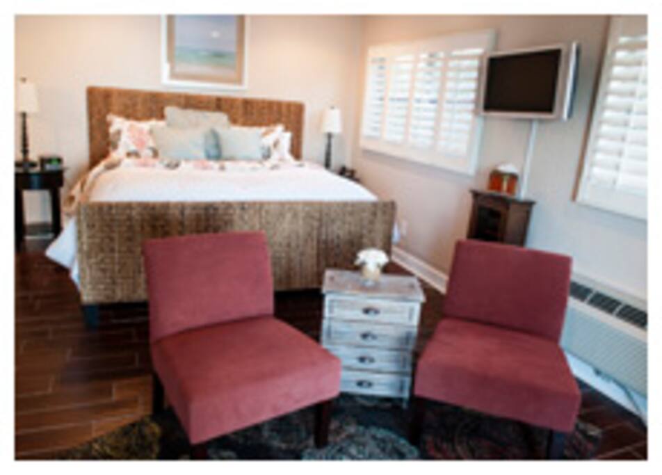 King size bed with waterfront views