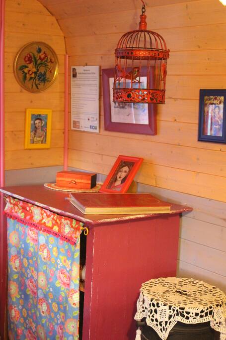 A l'intérieur de la roulotte