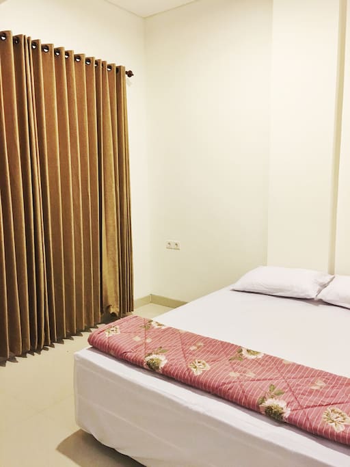 Queen bed - room
