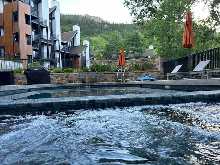 Downtown Aspen: Ski in & Out