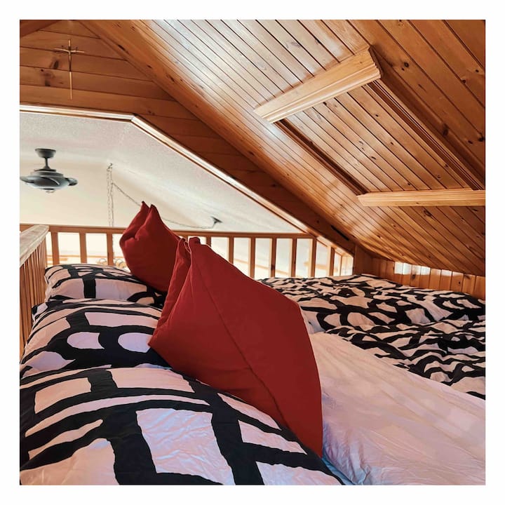 1 twin and 1 double bed