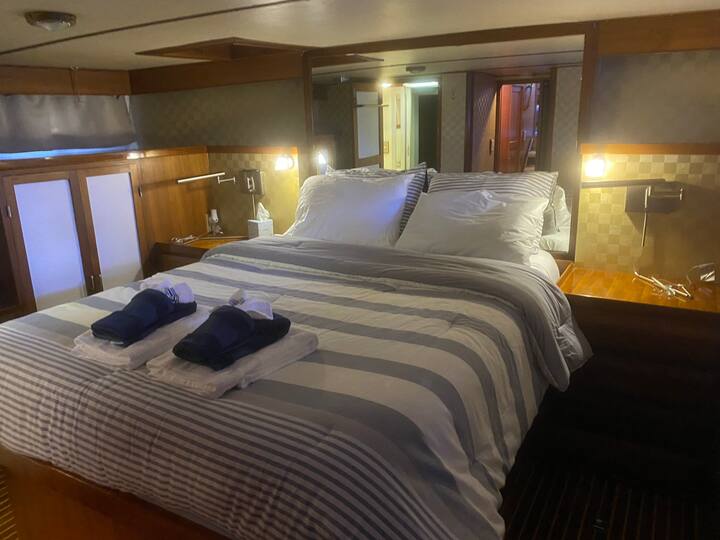 Aft master stateroom