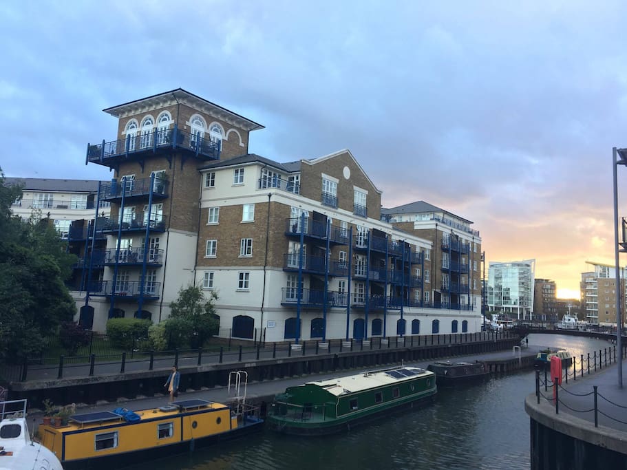 Limehouse Marina (5 minutes walk from the flat)