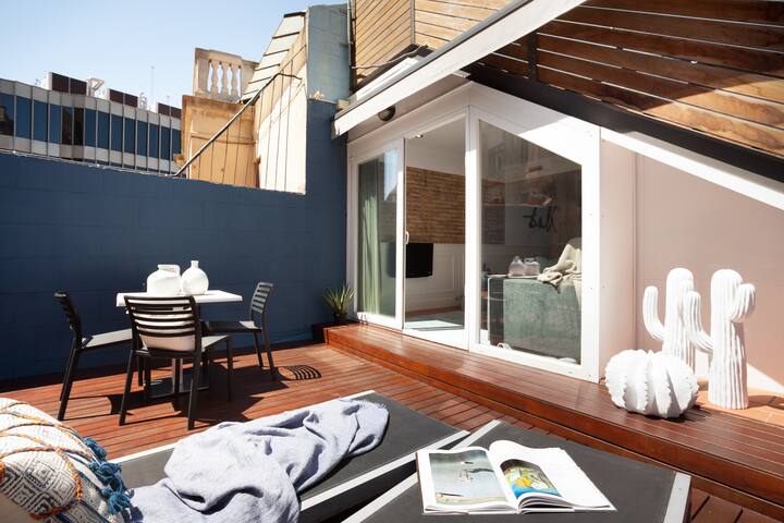 Attic with balcony by Dalí EnjoyBCN Apartments gallery image 3