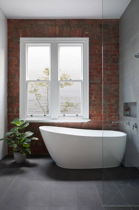 Hotel-like bathroom with egg bath (concealed laundry)