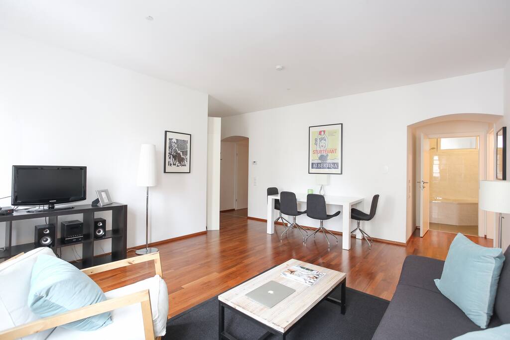 Wohnzimmer / Living room