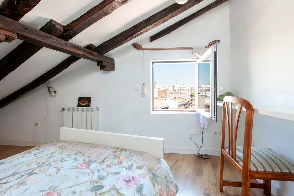 Dormitorio para 1, 2 o 3 personas.
QUAINT LOFT 1 . https:/www.airbnb.es/rooms/9559303
QUAINT LOFT 1 - 3 . https:/www.airbnb.es/rooms/12333814