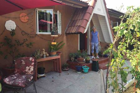 Lynn and Leel's  Loving Lodge (Q)