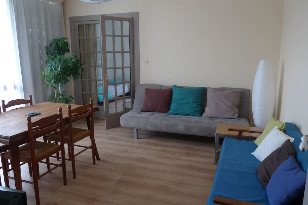 séjour et accès chambre 2