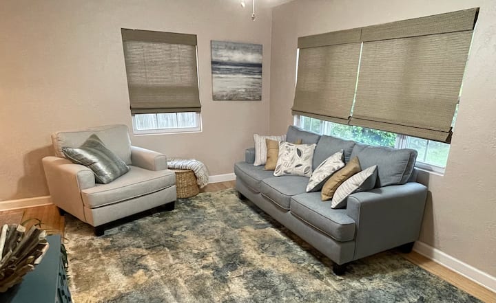 Whispering Palms, Peaceful St Petersburg Bungalow! - Saint Petersburg, FL