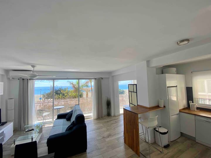 Estepona beachfront beachfront apartment
