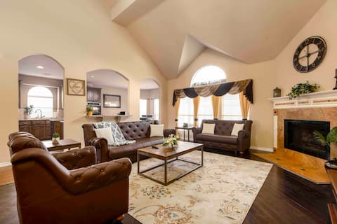Spacious. Near AT&T stadium. Pickleball WC avail.