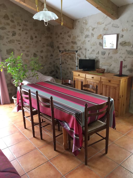 Another photo of the kitchen