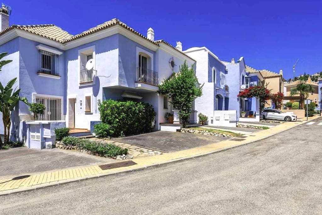 La casa (vista desde el exterior)