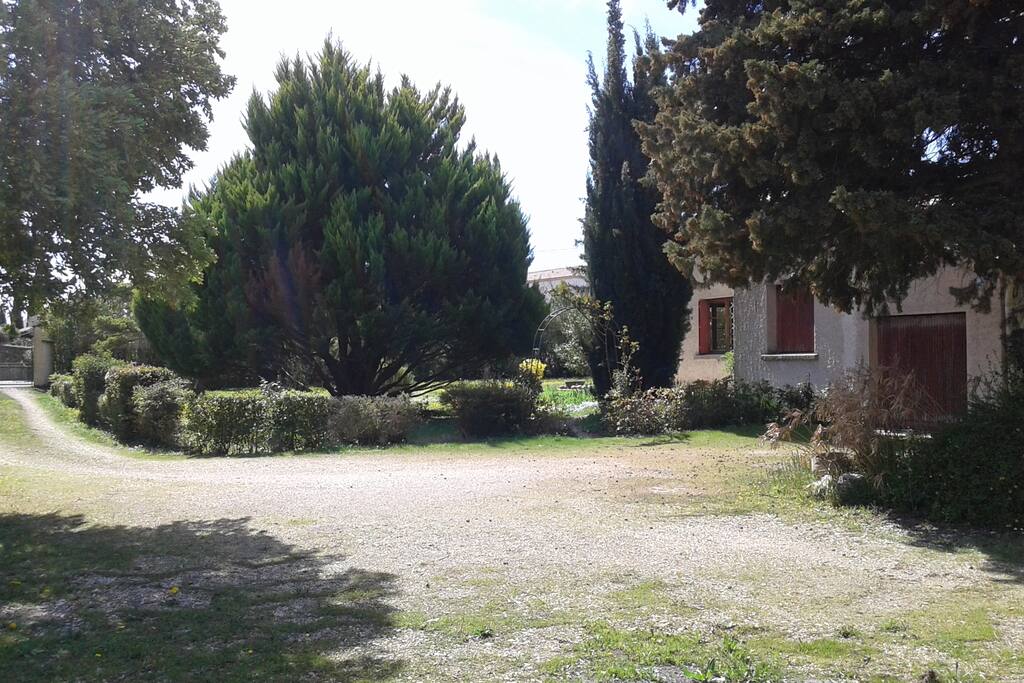 terrain de près de 2000 M2