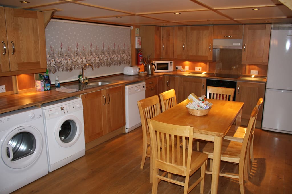 Fully fitted kitchen